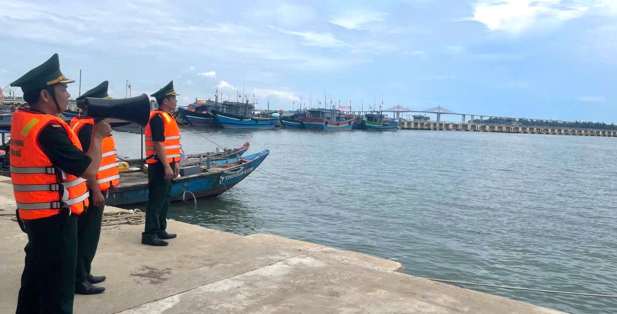 Kêu gọi tàu thuyền về nơi trú ẩn an toàn trước 20h ngày 29 8