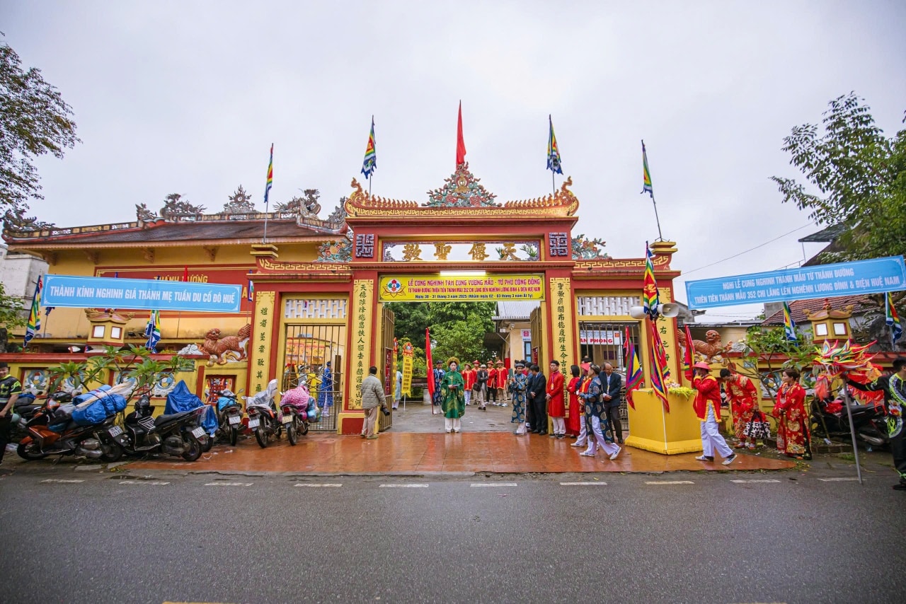 Miễn vé tham quan di tích điện Huệ Nam dịp lễ hội