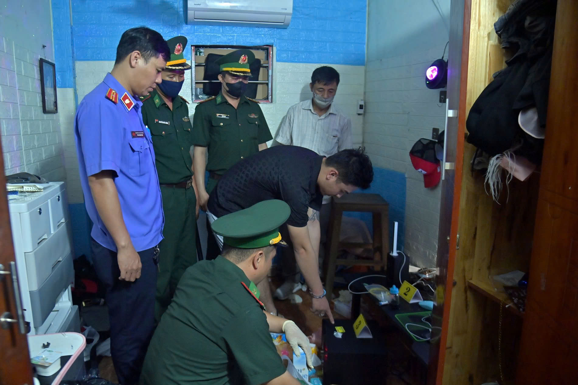 Bắt quả tang đối tượng tàng trữ trái phép chất ma túy