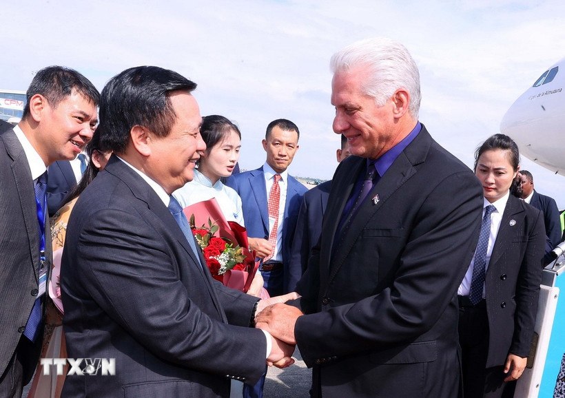 Chủ tịch nước Cuba và Phu nhân đến Hà Nội, bắt đầu thăm cấp Nhà nước