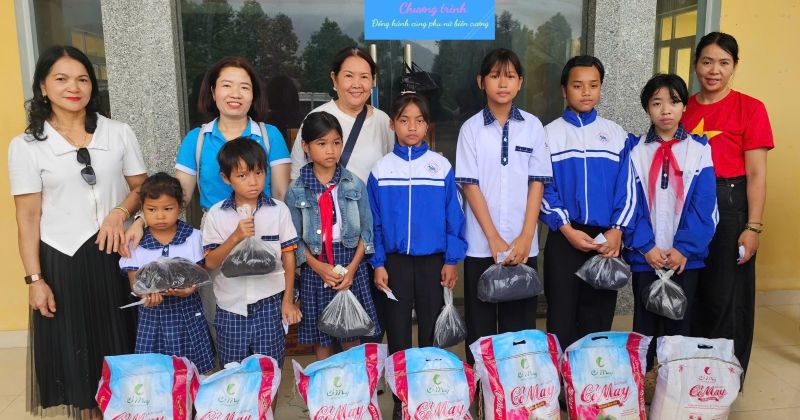 Phụ nữ phường Vỹ Dạ chia sẻ yêu thương