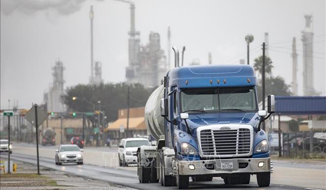 Giá dầu thế giới phiên 1 9 tăng do lo ngại nguồn cung gián đoạn