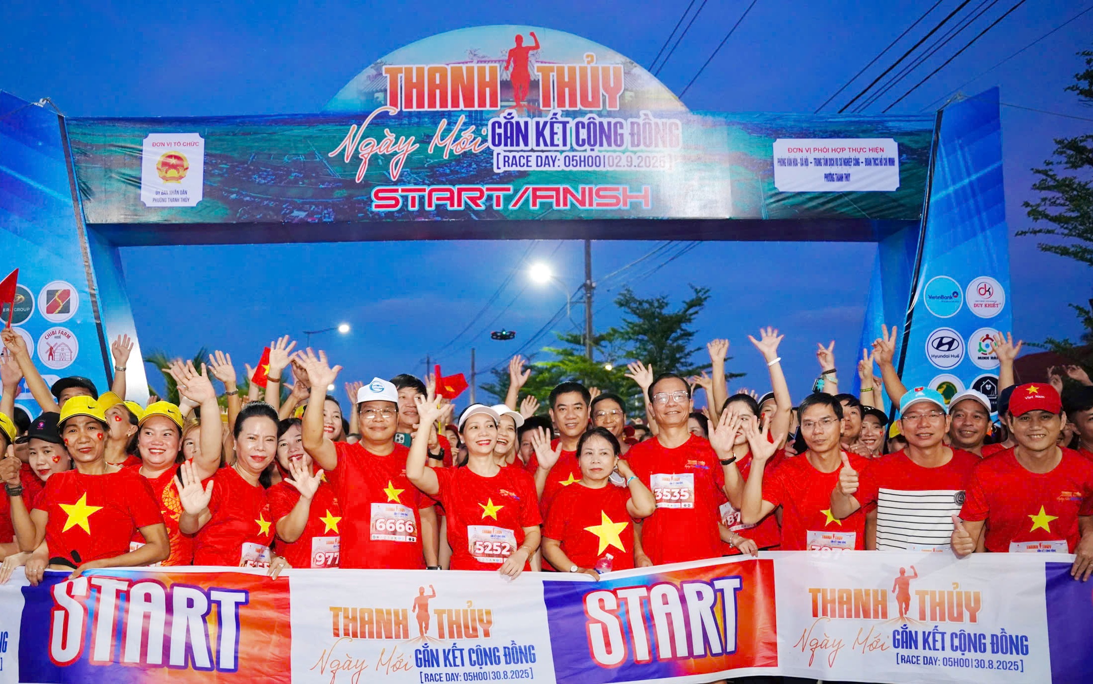 Hơn 1 300 vận động viên tham gia giải chạy Thanh Thủy ngày mới