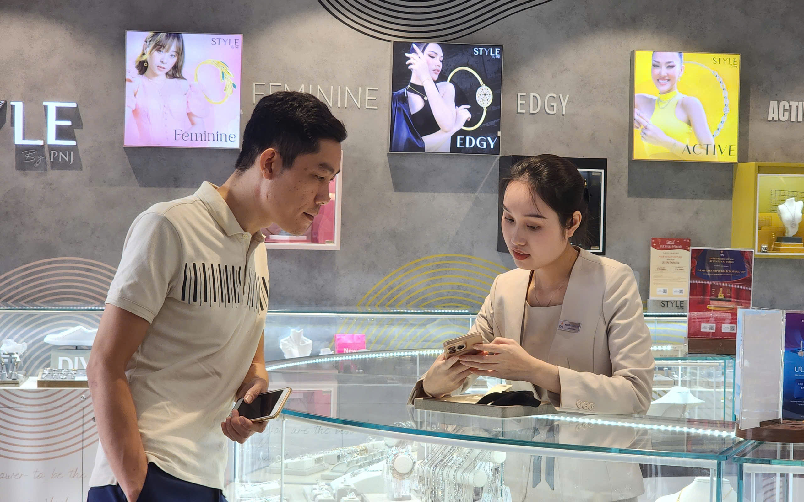 Giá vàng liên tục lập đỉnh