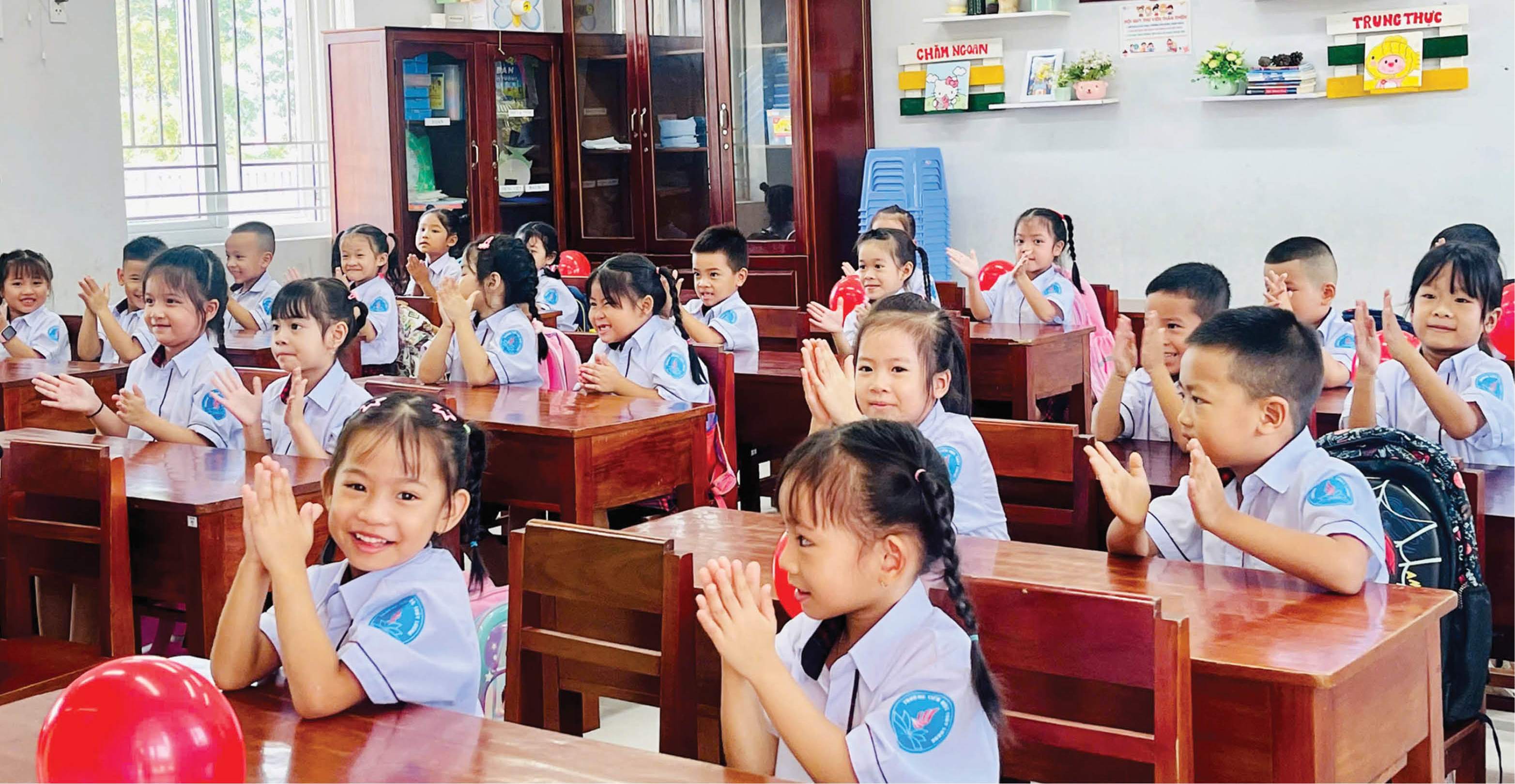 Gian khó chẳng thể ngăn bước chân đến trường