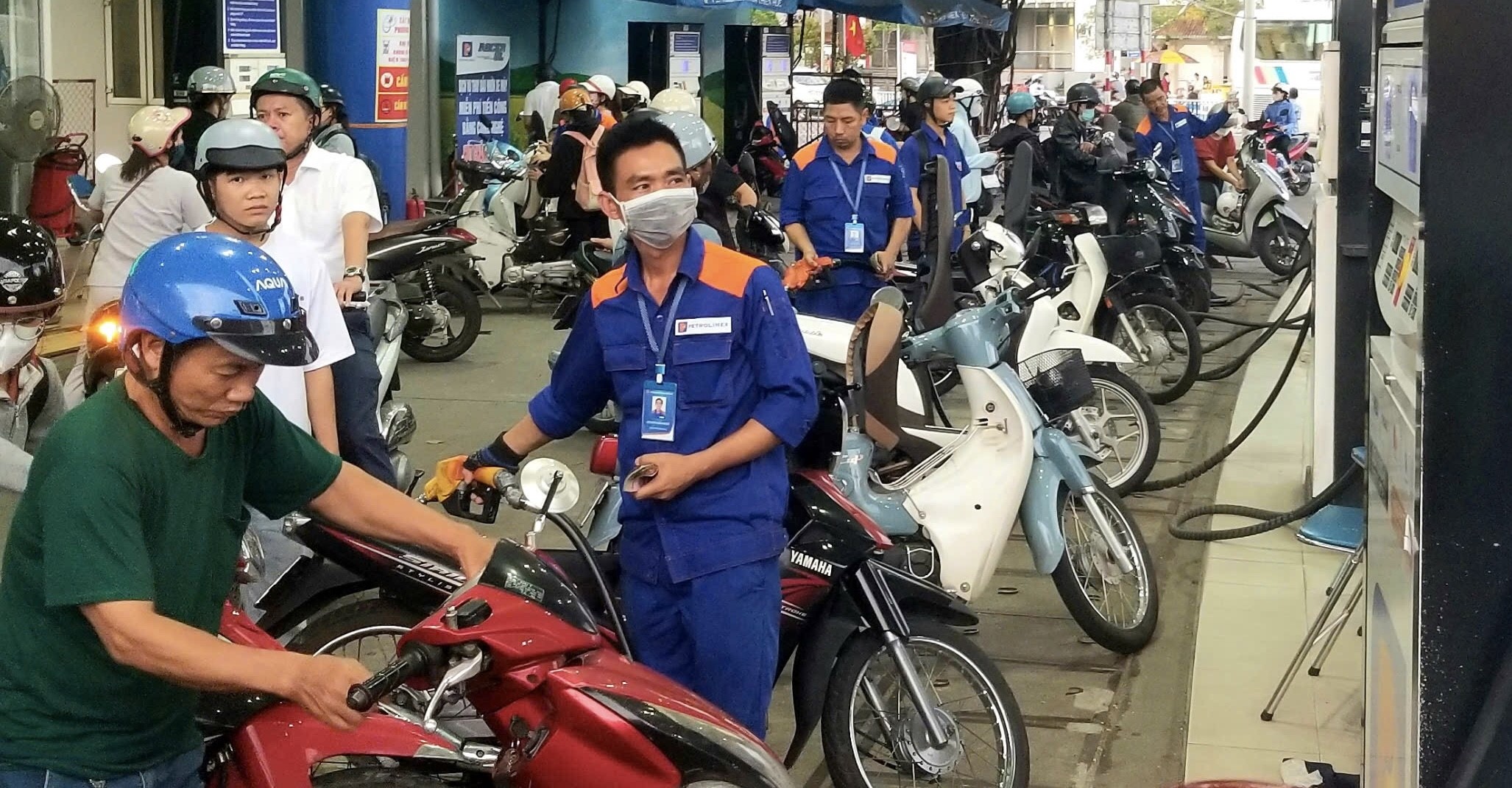 Giá xăng, dầu cùng tăng từ 15h hôm nay