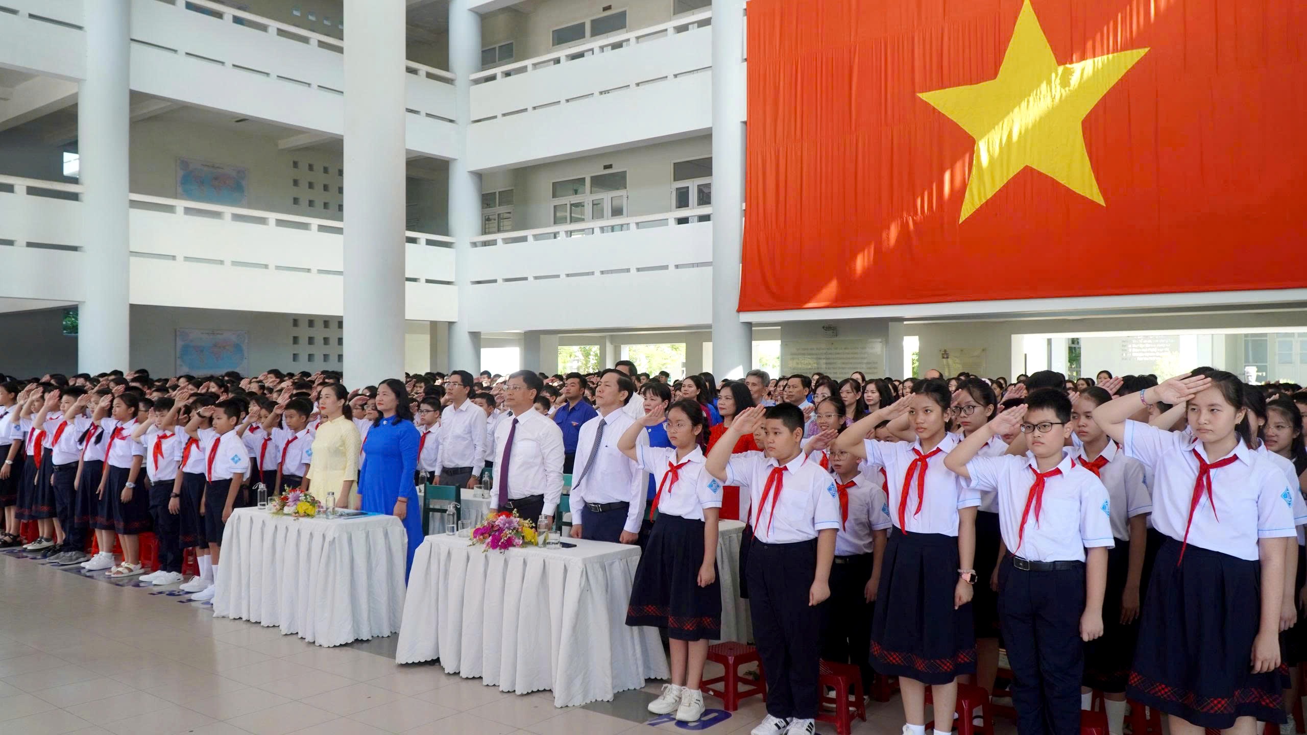 Niềm vui ngày khai trường