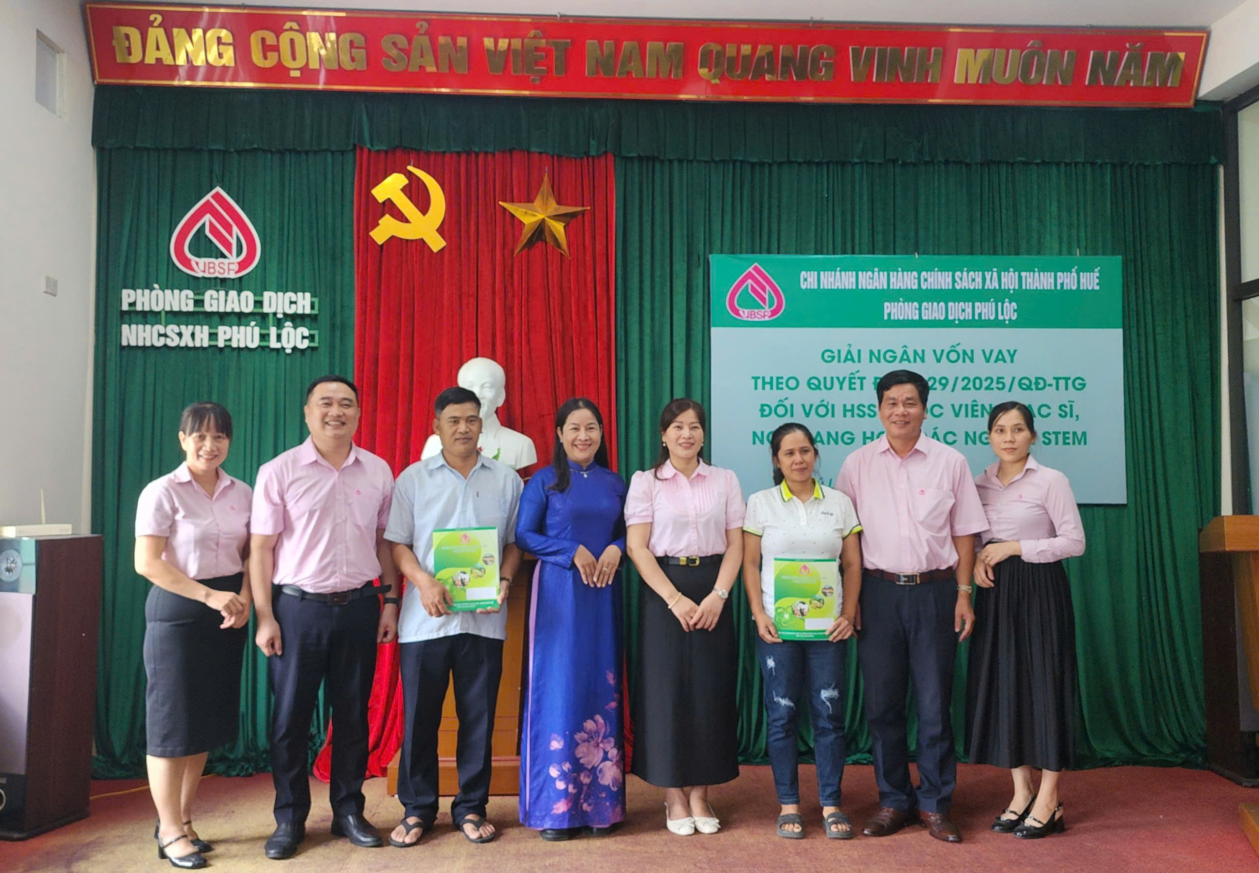 Giải ngân vốn vay ưu đãi cho học sinh, sinh viên, học viên thạc sĩ, nghiên cứu sinh ngành STEM