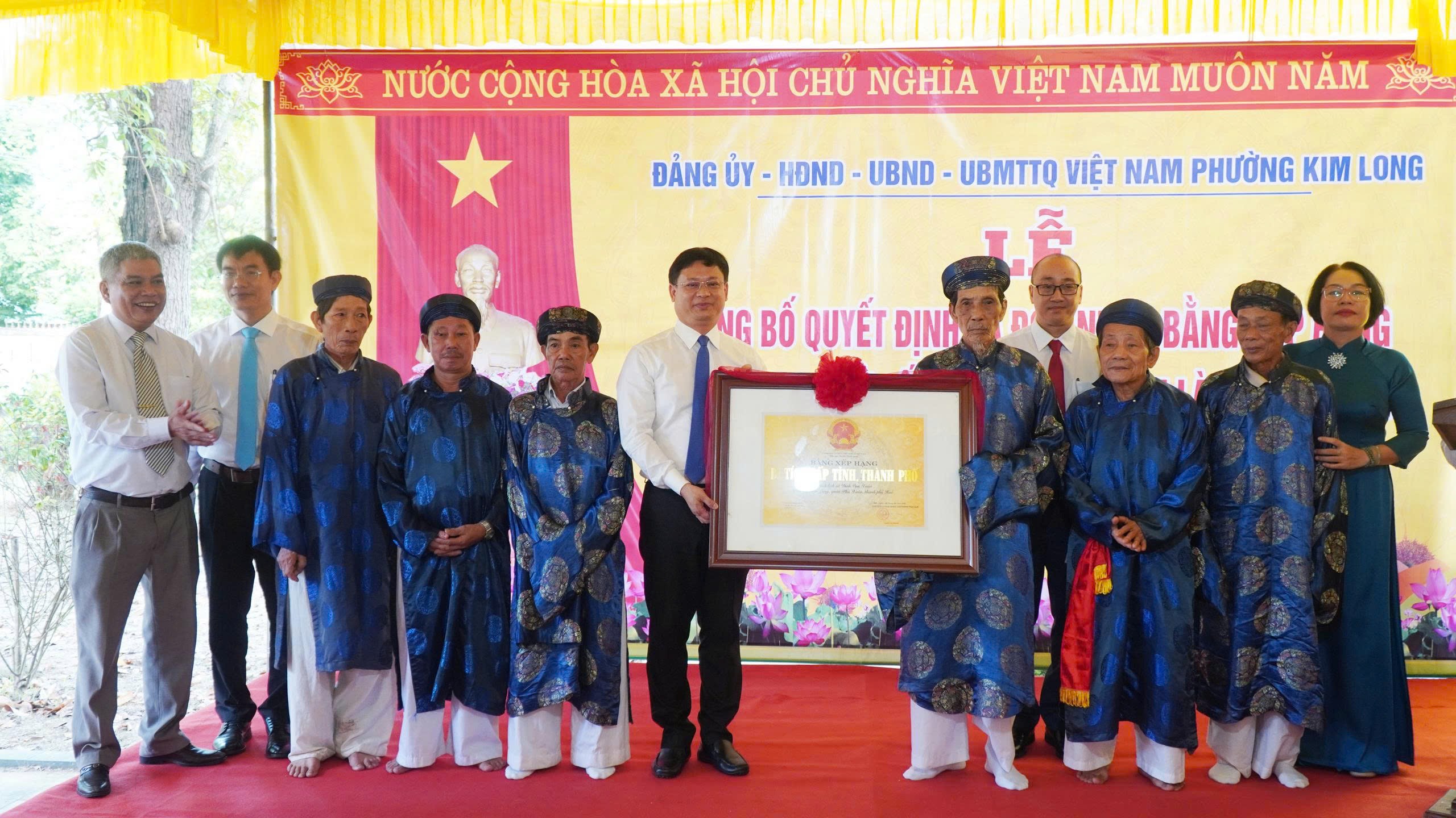 Đình làng Vạn Xuân đón nhận bằng xếp hạng Di tích lịch sử cấp thành phố