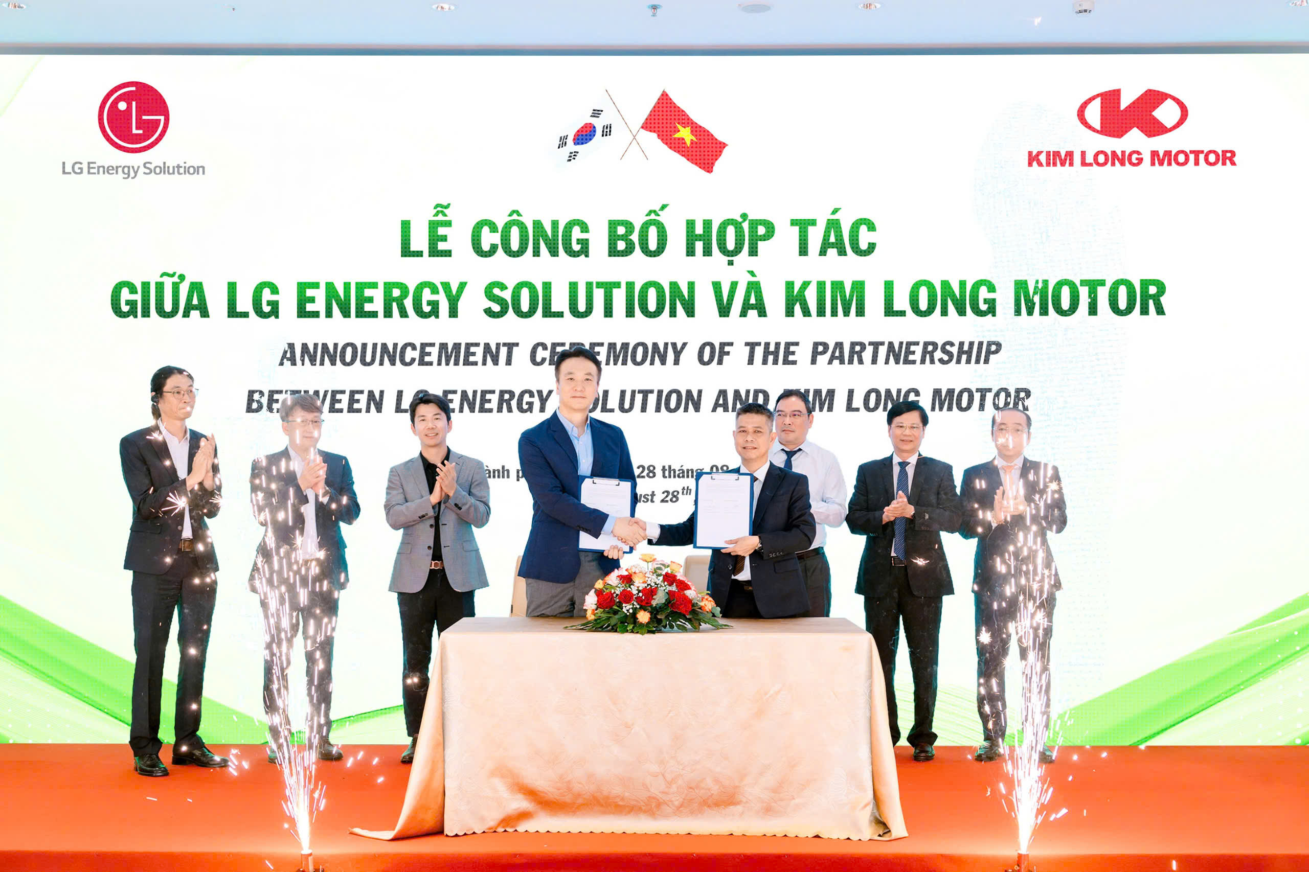 Hợp tác xây dựng nhà máy pin hiện đại tại Việt Nam