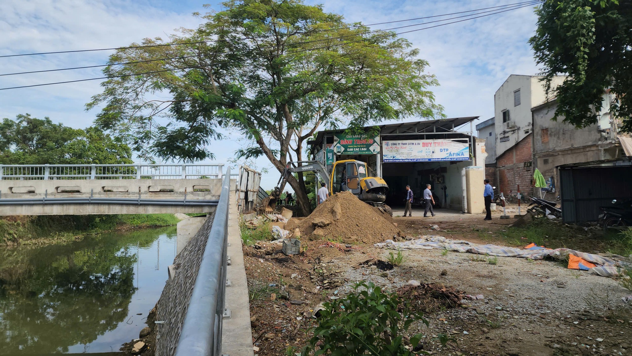 Bảo vệ thi công cầu Vạn Xuân, quyết tâm đẩy nhanh tiến độ