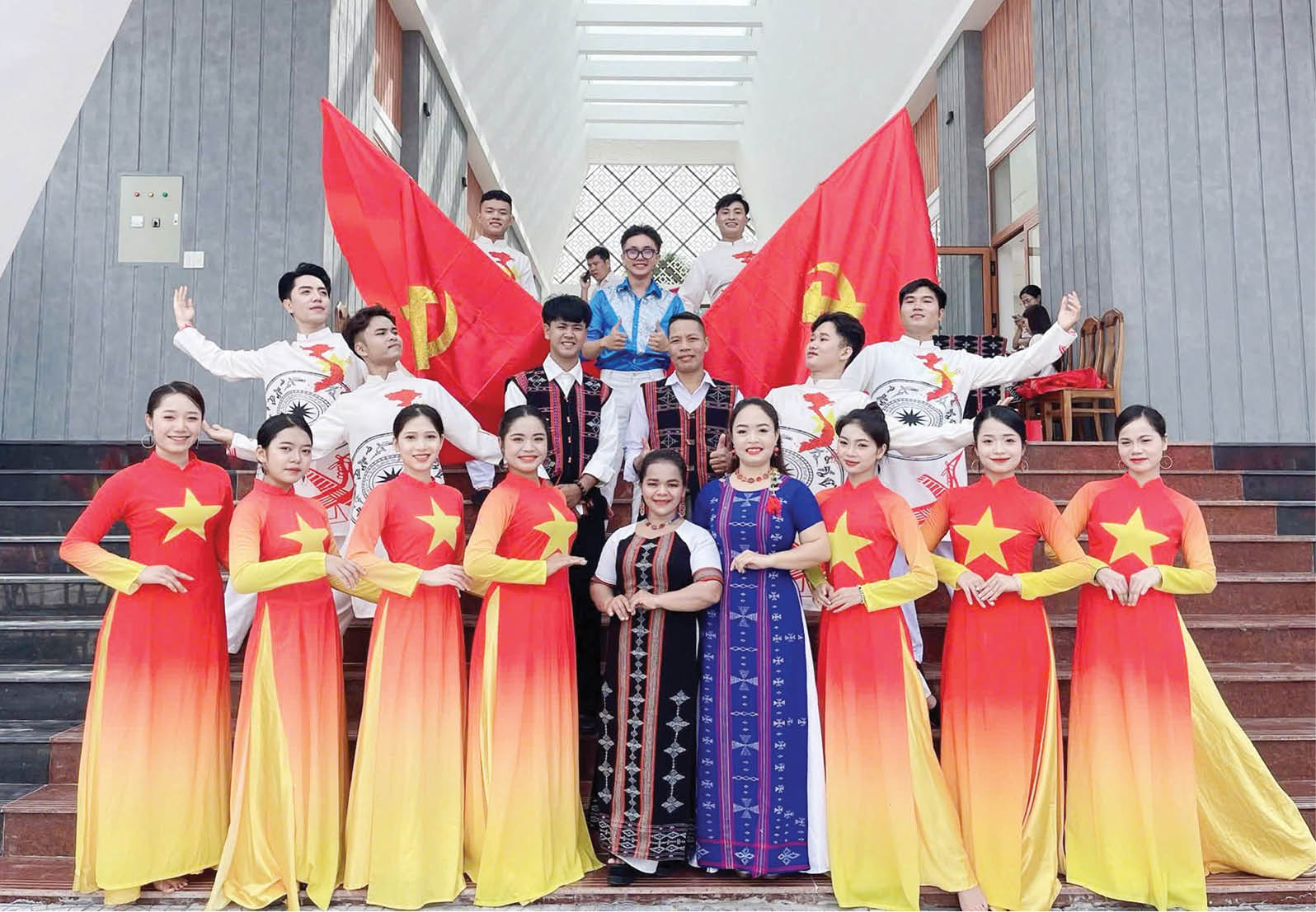 Cô gái Cơ Tu lan tỏa văn hóa vùng cao