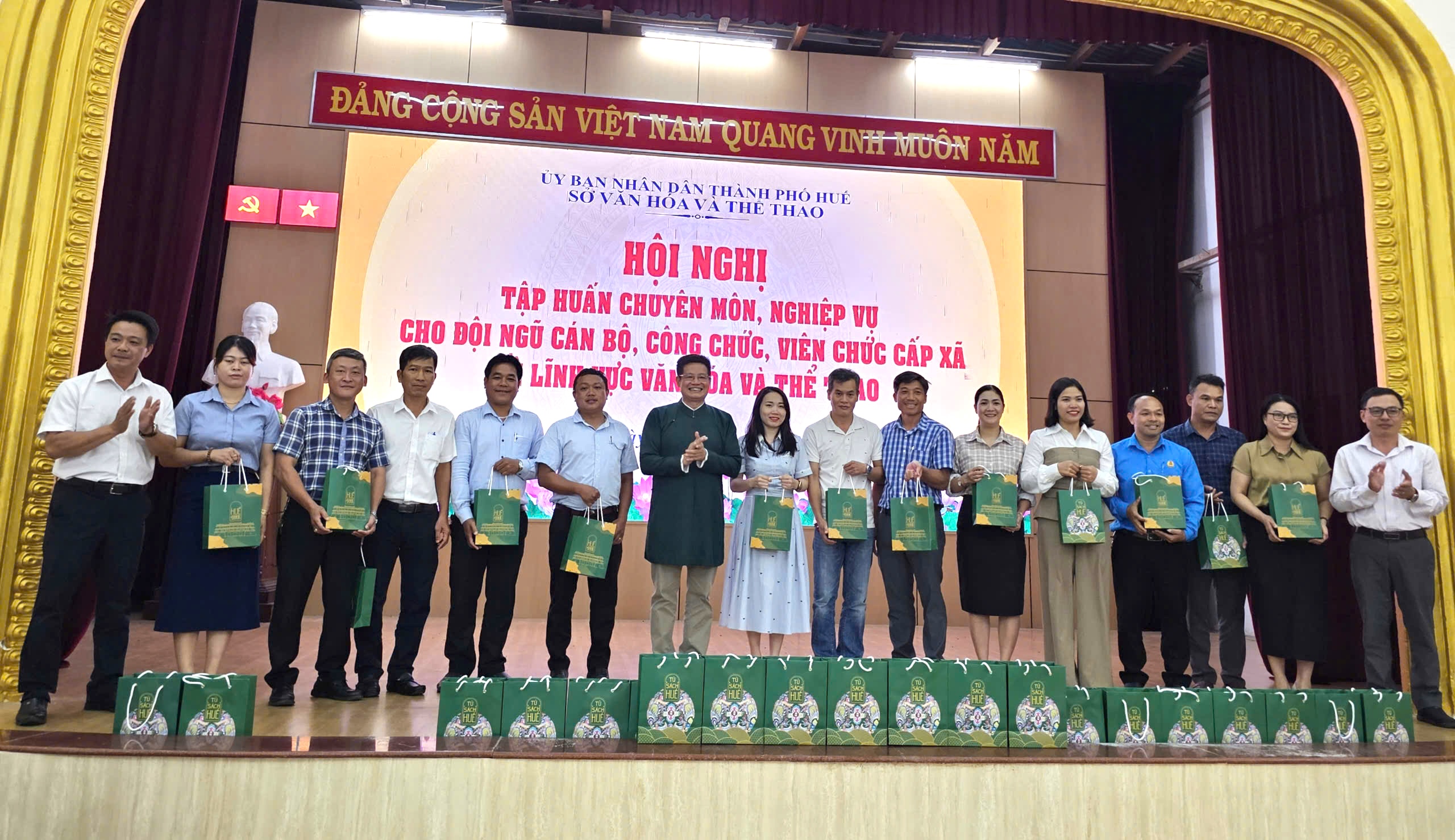 Tập huấn chuyên môn, nghiệp vụ văn hóa - thể thao cho cán bộ cấp xã