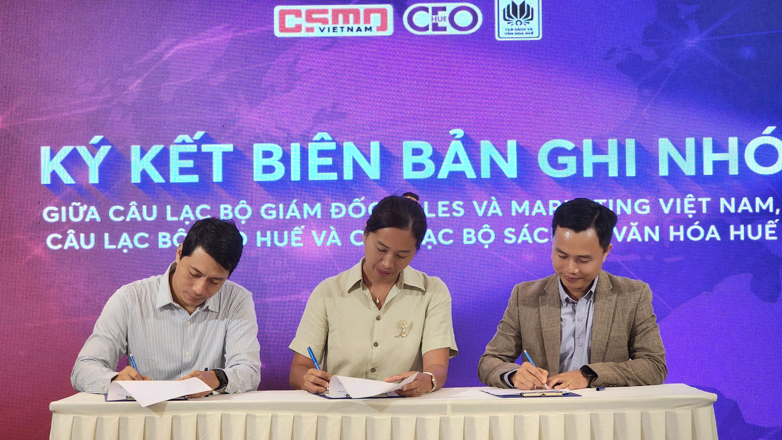 Bản lĩnh trong tâm bão truyền thông