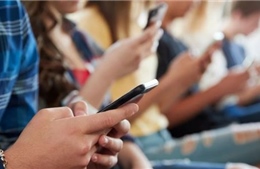 Phụ huynh Pháp đau đầu kiểm soát việc dùng điện thoại của con trẻ