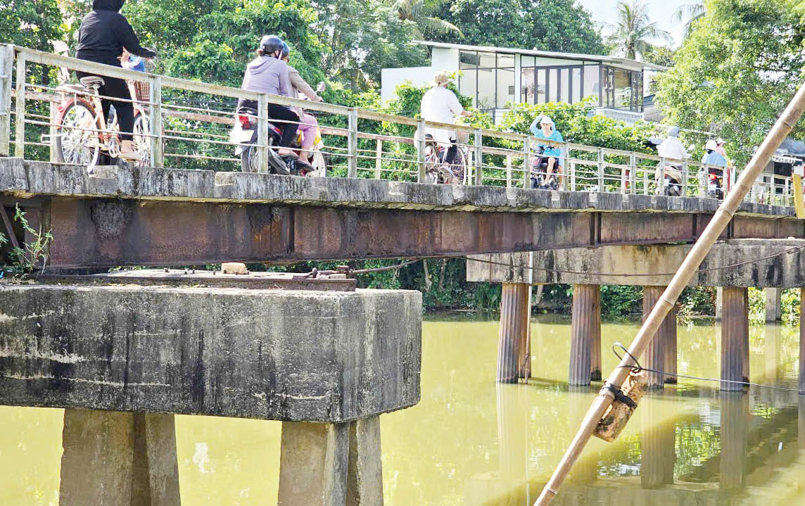 Người dân mong xây mới cầu tránh An Hòa