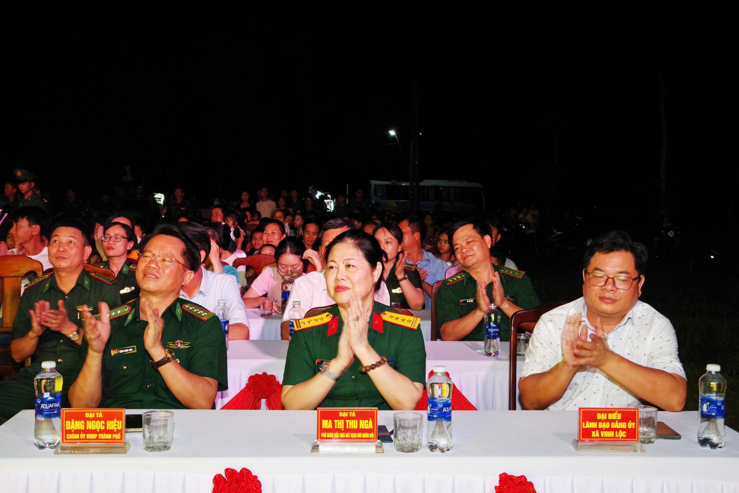 Biểu diễn nghệ thuật phục vụ bộ đội và người dân khu vực biên giới