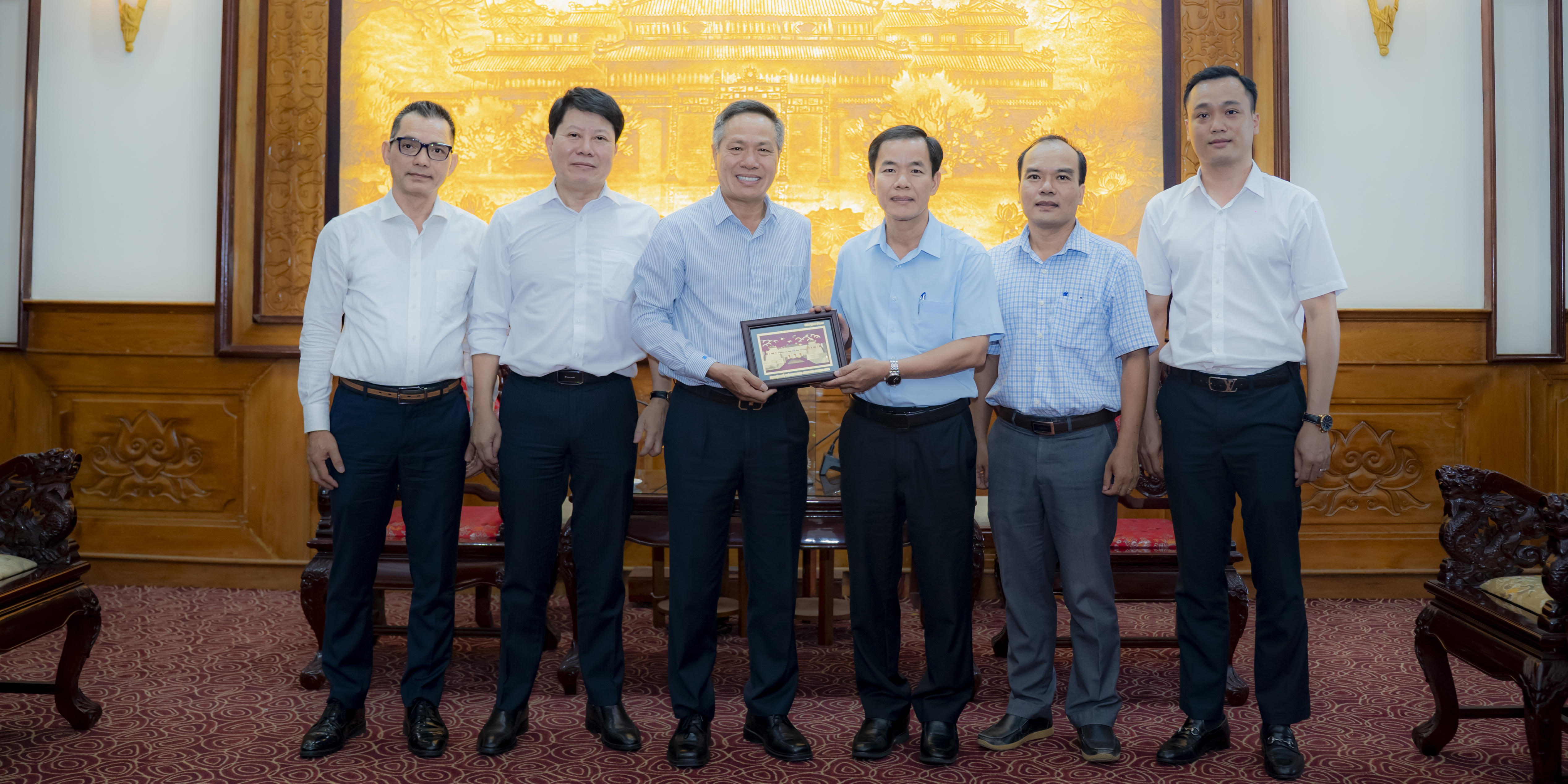 Hợp tác chuyển đổi số, xây dựng đô thị thông minh