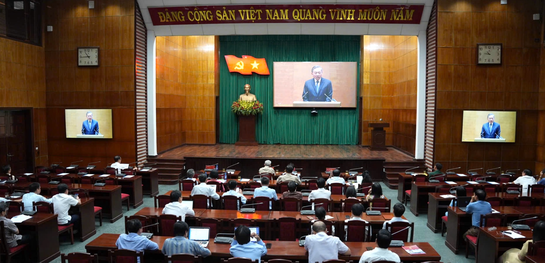 Hội nghị toàn quốc quán triệt, triển khai thực hiện các Nghị quyết của Bộ Chính trị