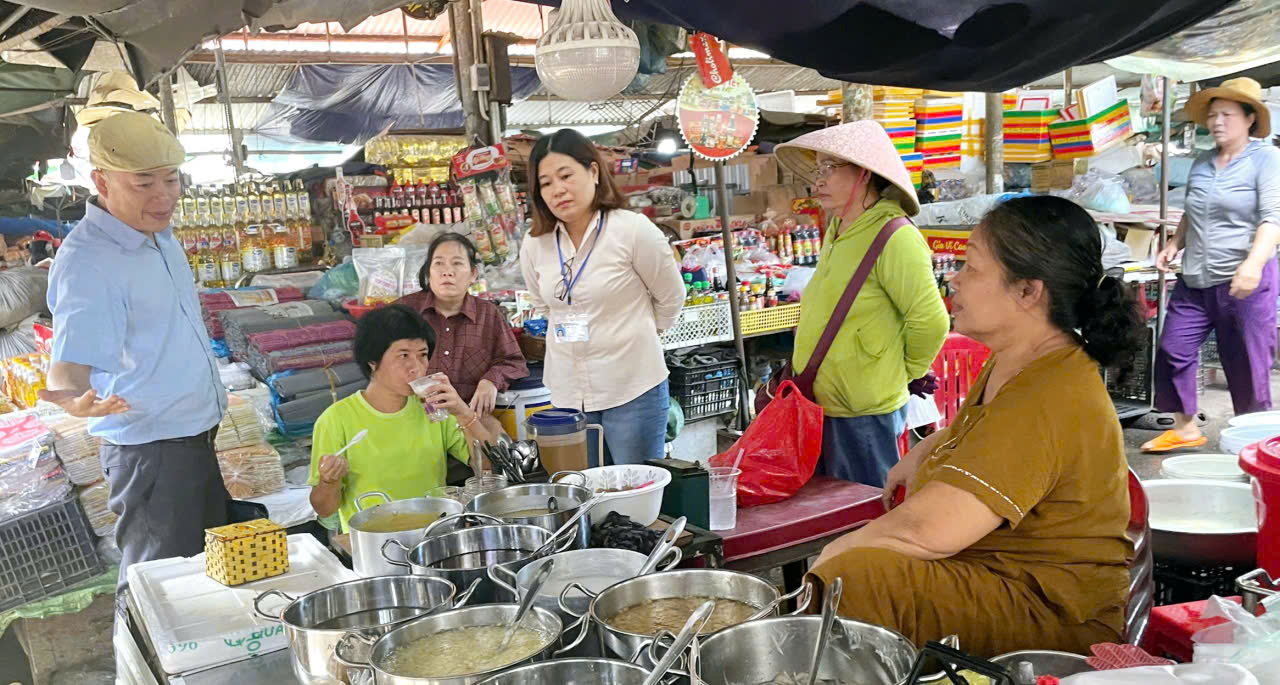Triển khai mô hình điểm “Chợ an toàn thực phẩm” tại chợ Tây Lộc