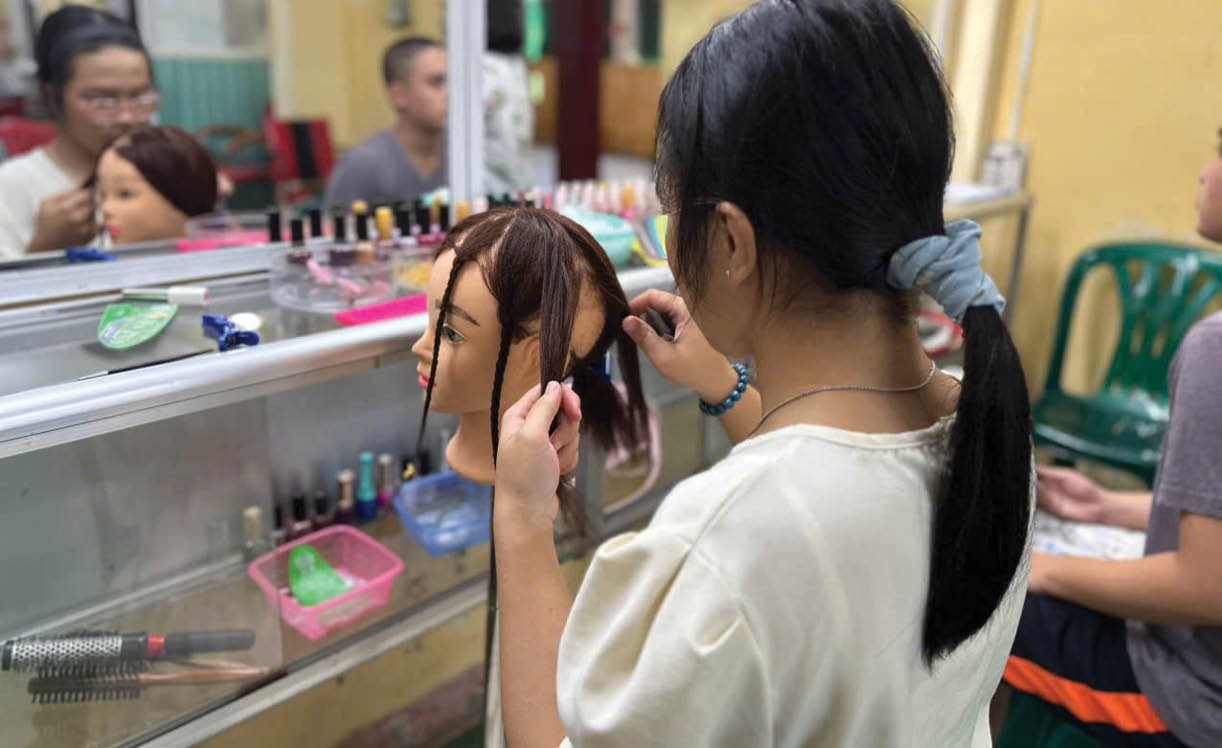 Người khuyết tật học nghề Khó khăn nhưng nhiều hy vọng