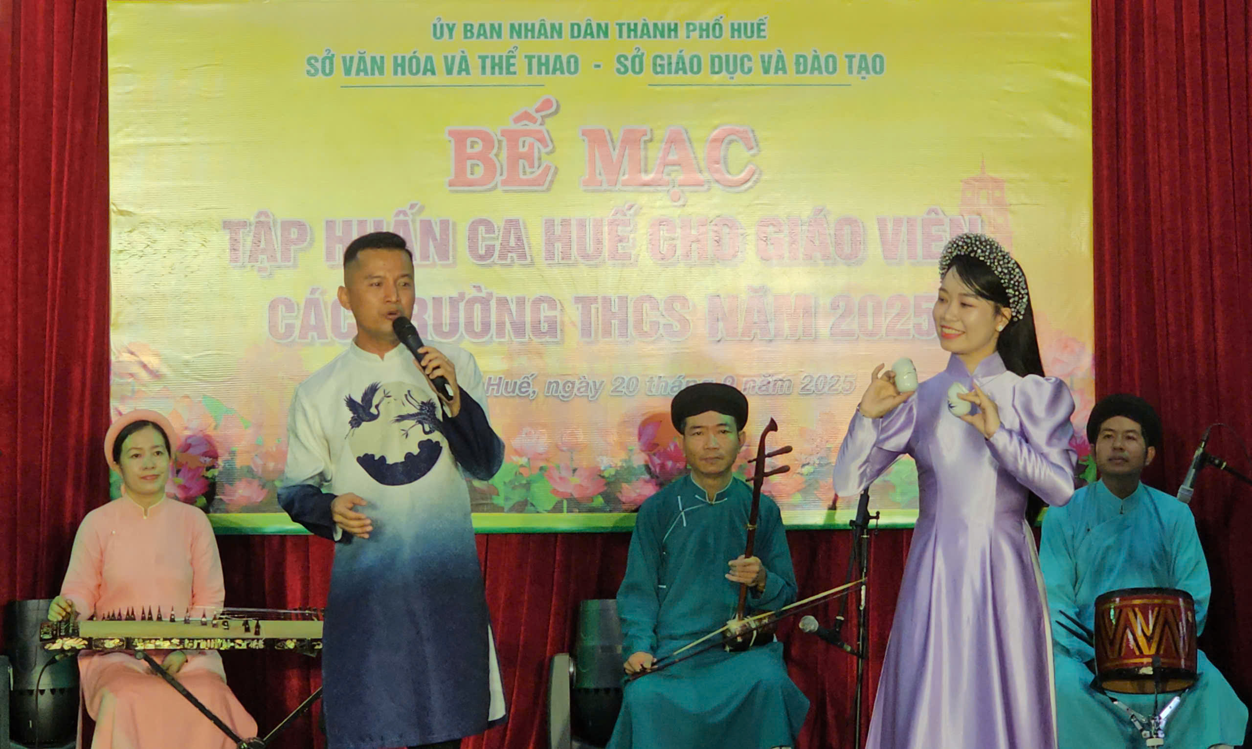 45 giáo viên âm nhạc hoàn thành chương trình tập huấn ca Huế