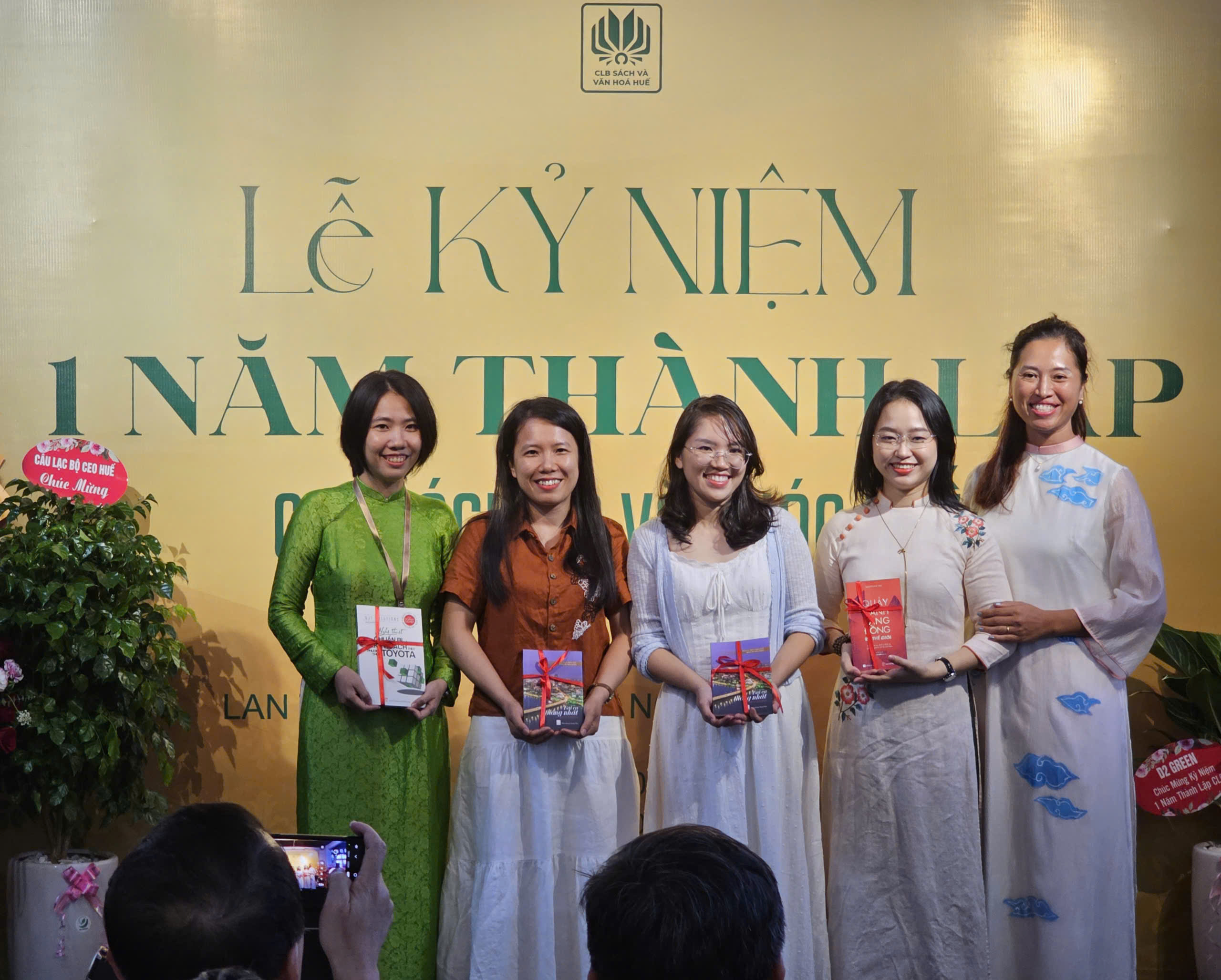 Hơn 15 000 lượt khách tham gia các hoạt động của CLB Sách và Văn hóa Huế