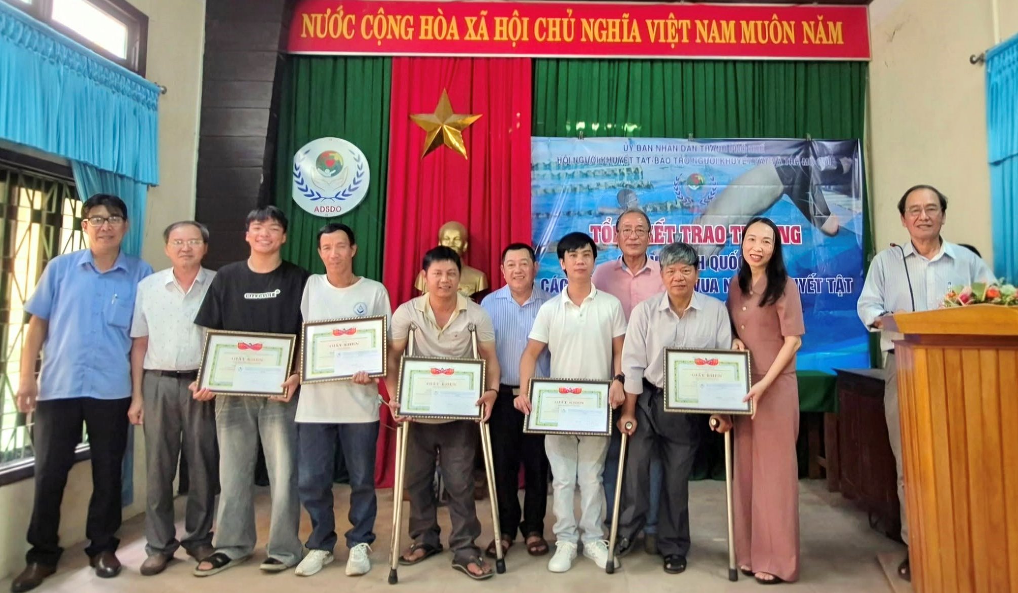 Khen thưởng các vận động viên khuyết tật đạt thành tích cao