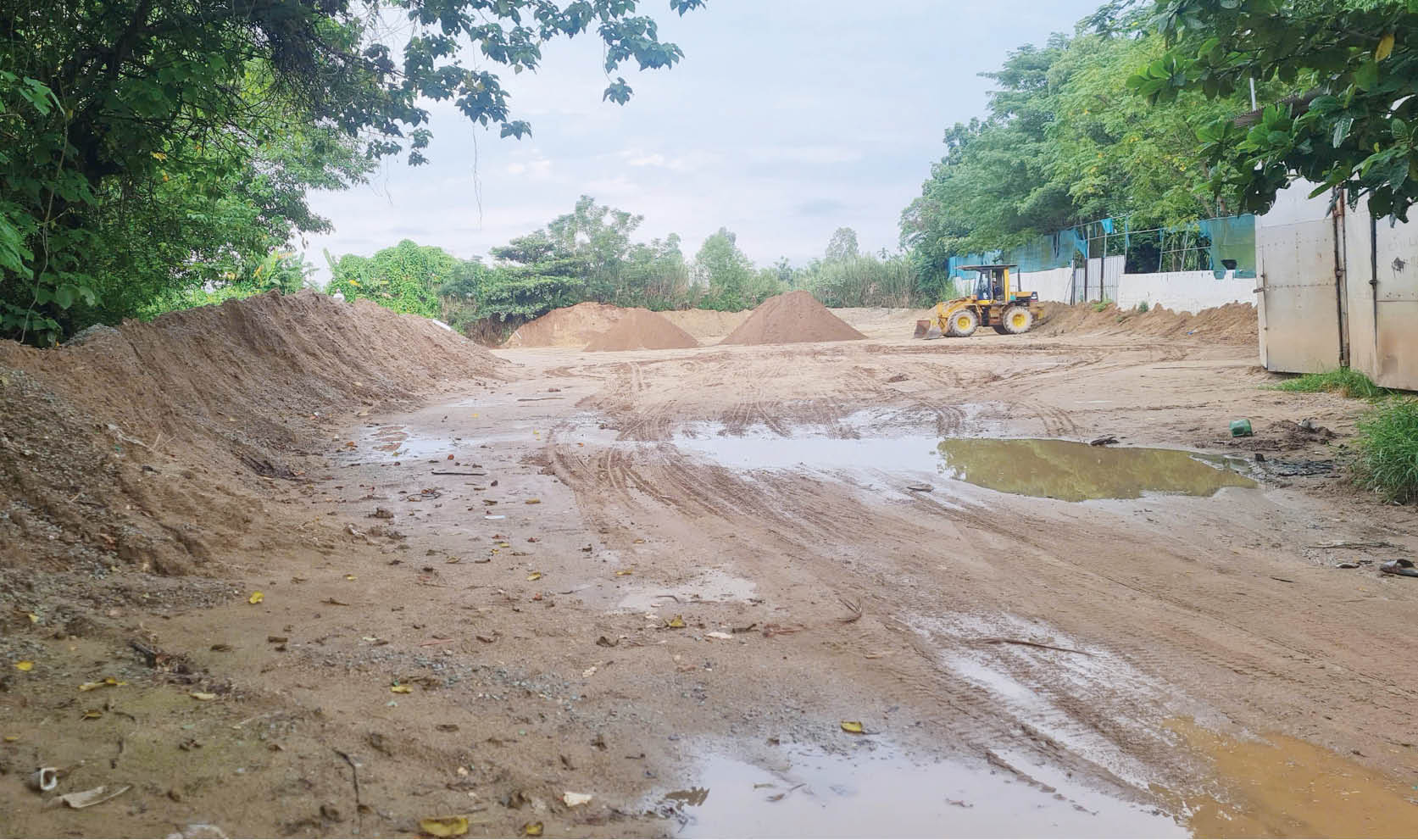 Vụ “cát đêm vào bãi tập kết lậu” Sẽ lập phương án cưỡng chế cơ sở tập kết cát, sỏi hết hạn