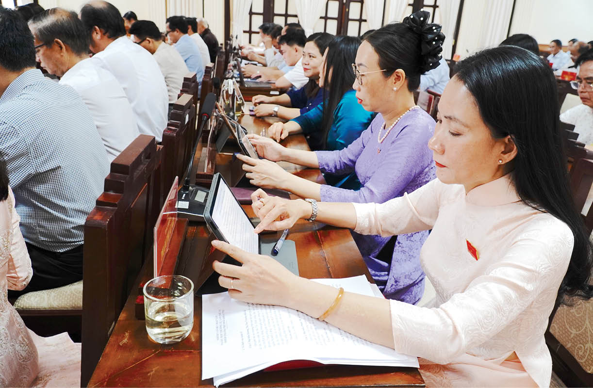 Thẩm tra chặt chẽ, nghị quyết khả thi