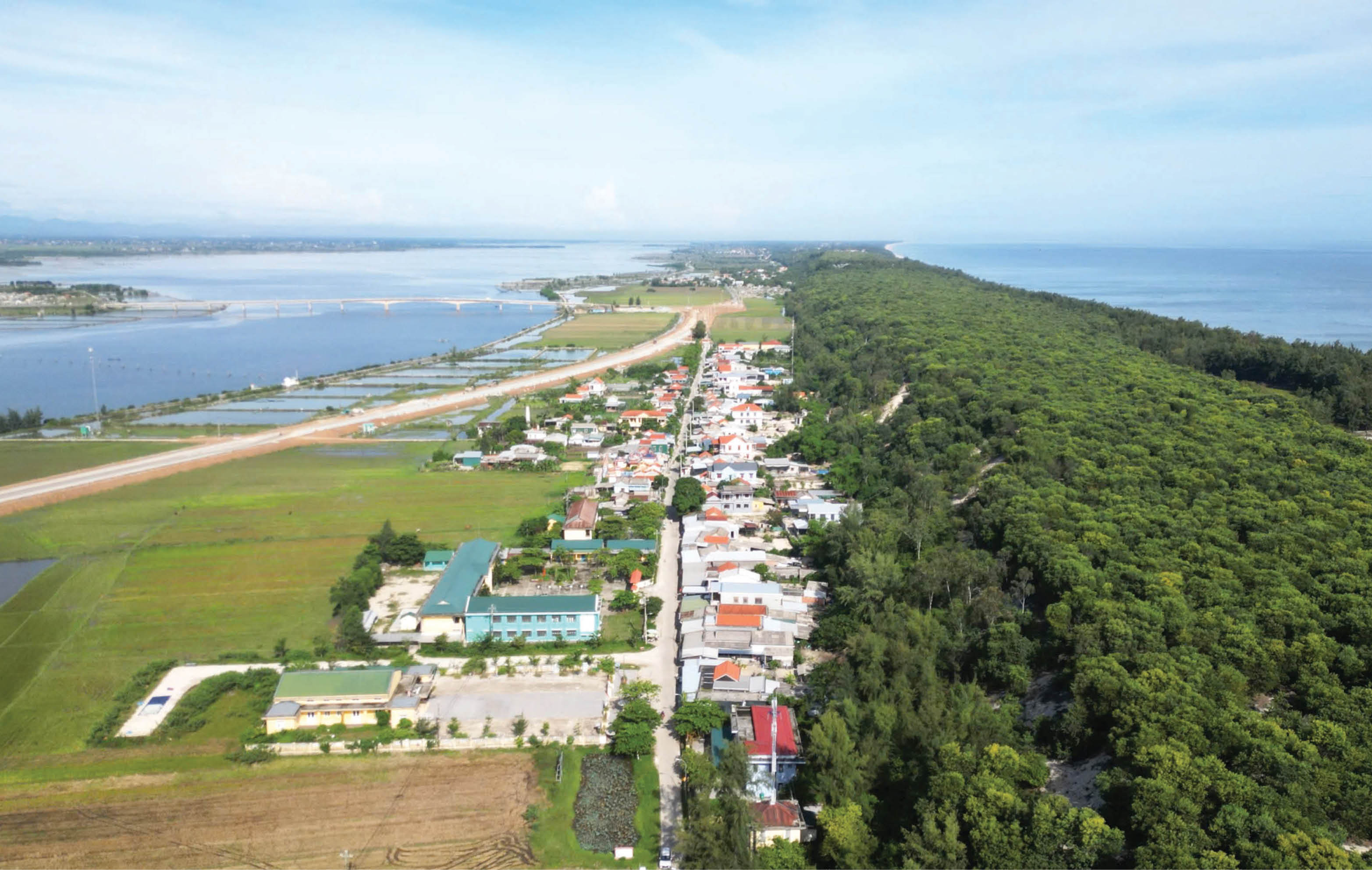 Bức tường xanh của làng biển