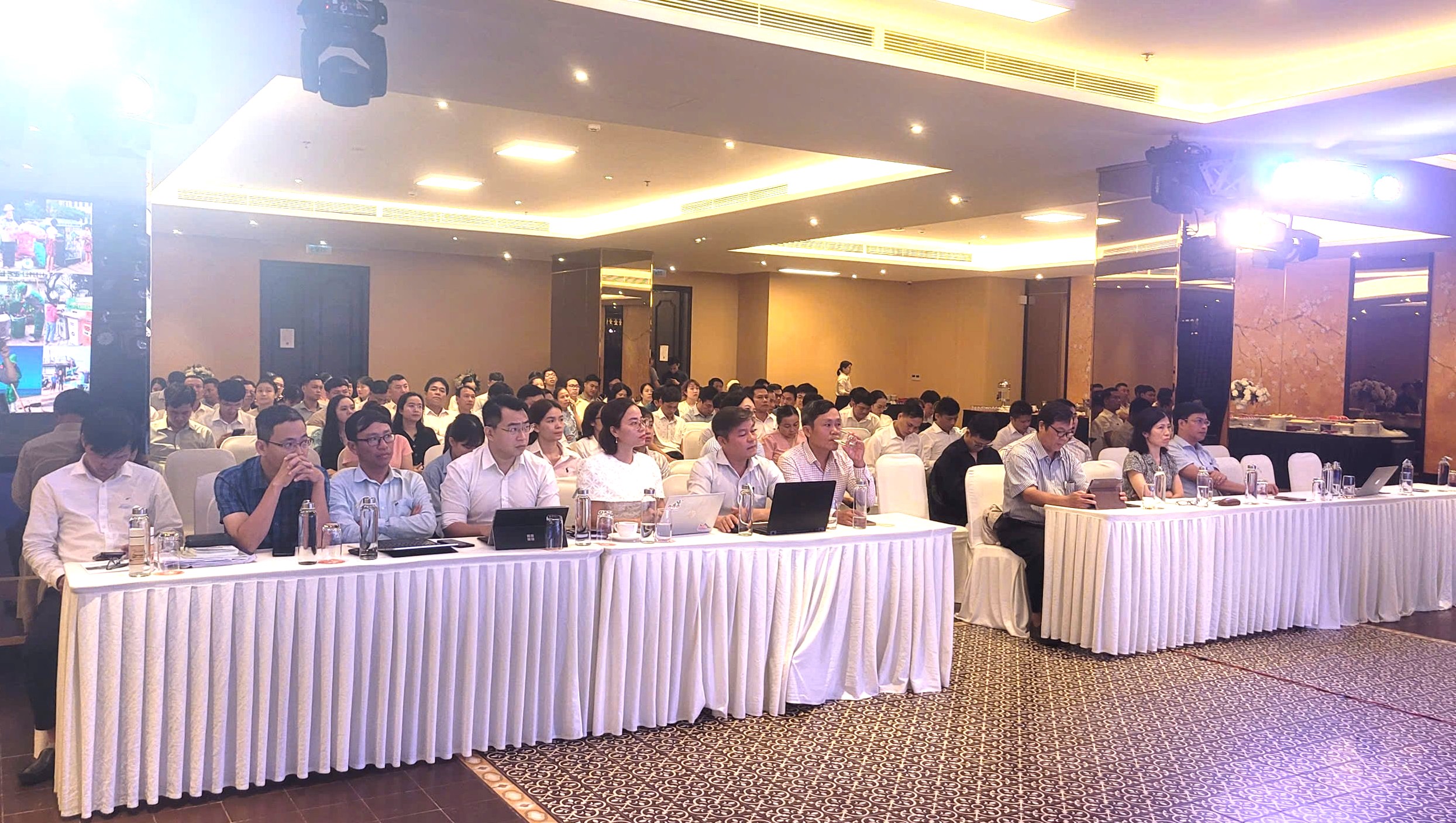 Phân loại rác thải tại nguồn theo mô hình chính quyền địa phương 2 cấp