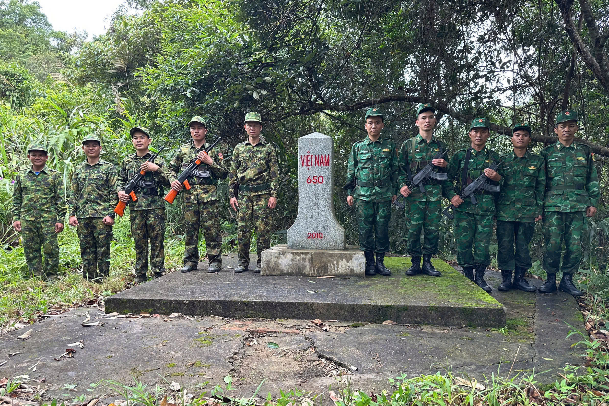 Thăm và làm việc với Ban Chỉ huy Bộ đội Biên phòng