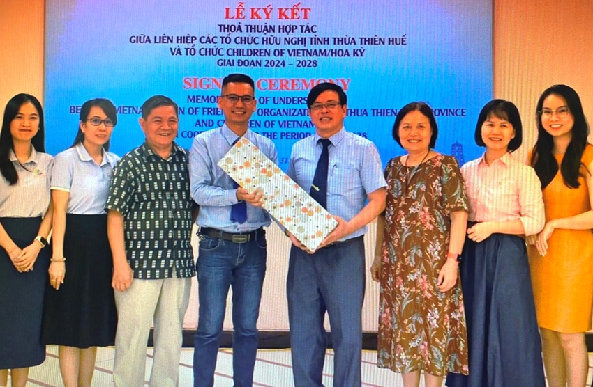 Tổ chức Children of Vietnam hỗ trợ 200 suất học bổng cho học sinh khó khăn