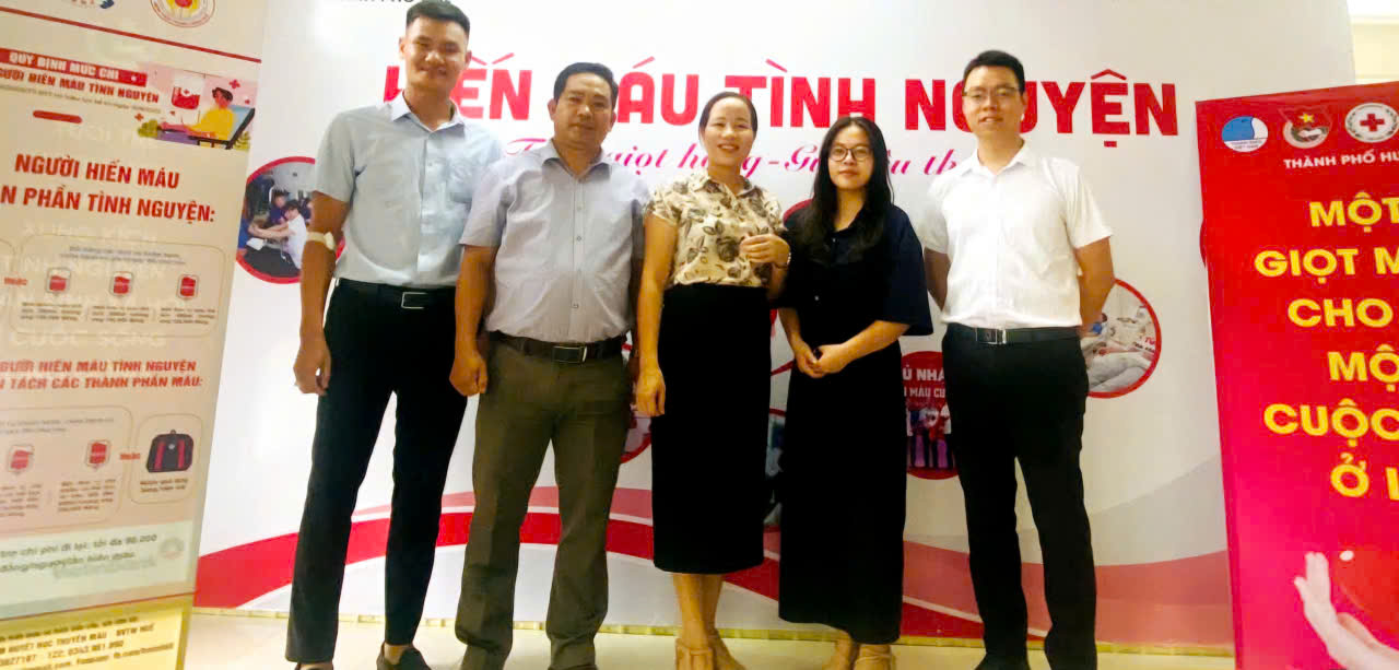 Cán bộ, người dân Phường Thuận Hóa hưởng ứng ngày hội hiến máu tình nguyện