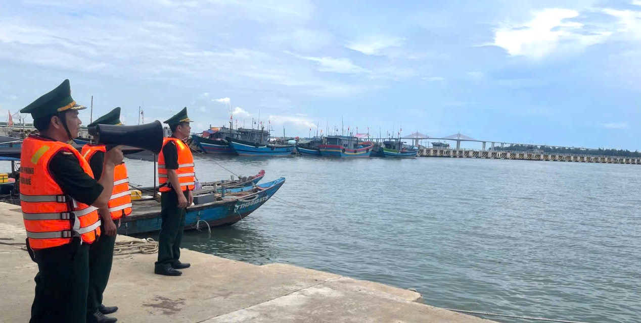 Lãnh đạo địa phương phải xuống địa bàn phụ trách chỉ đạo công tác ứng phó bão số 10