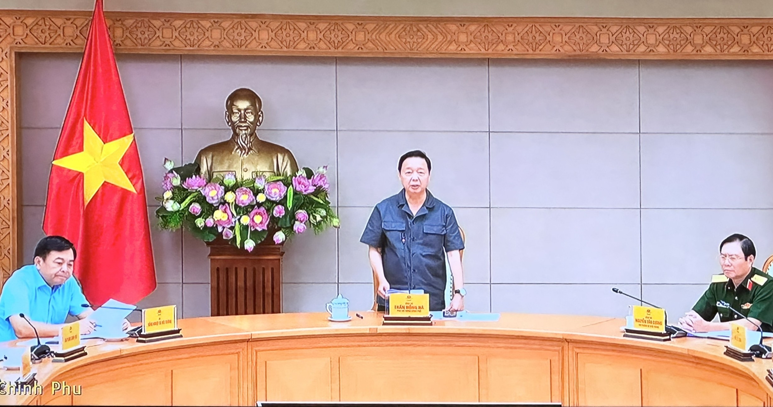 Phó Thủ tướng Chính phủ Trần Hồng Hà yêu cầu các địa phương chủ động ứng phó với bão số 10