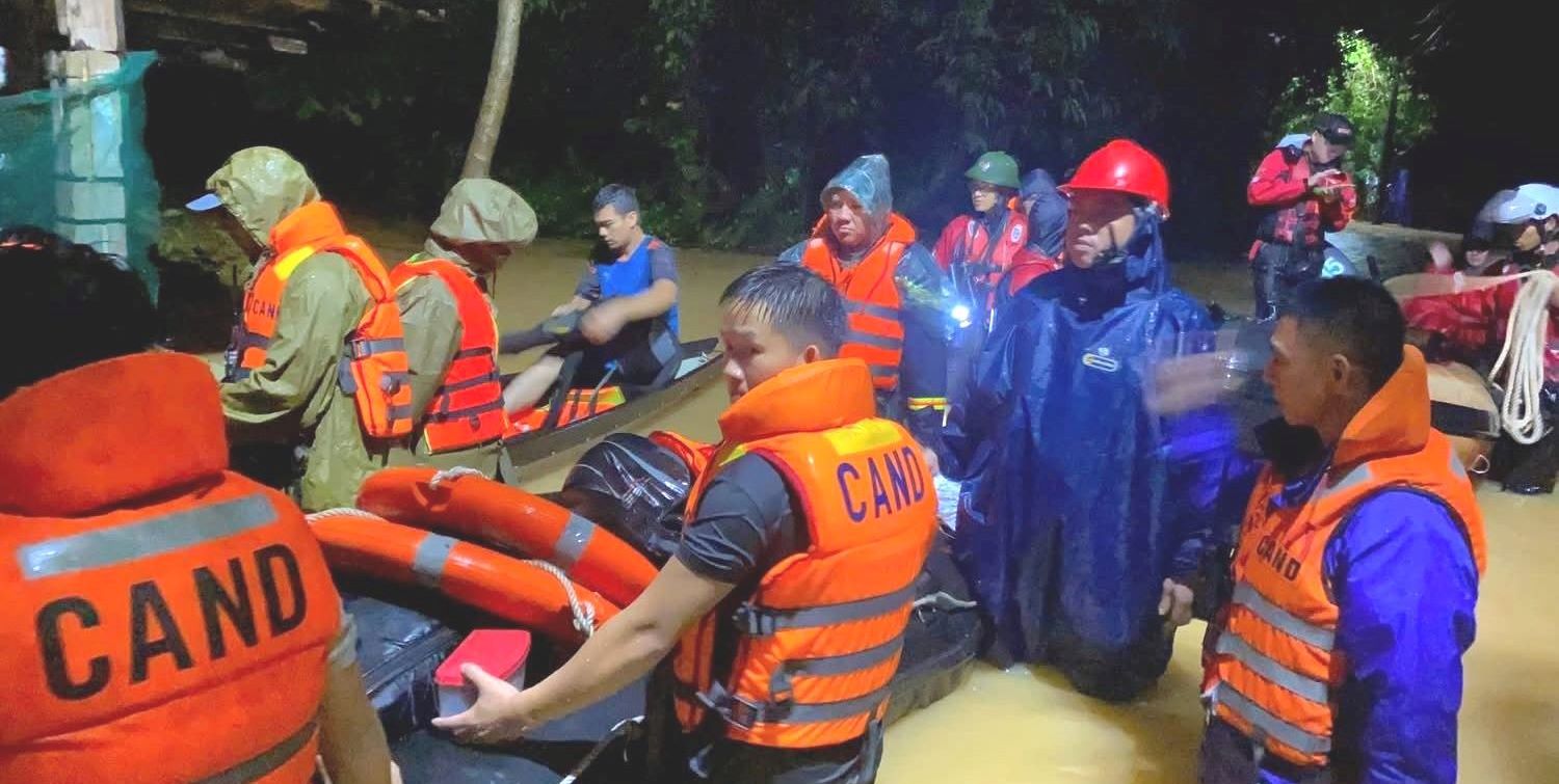 Phường An Cựu di dời 150 người dân đến nơi an toàn