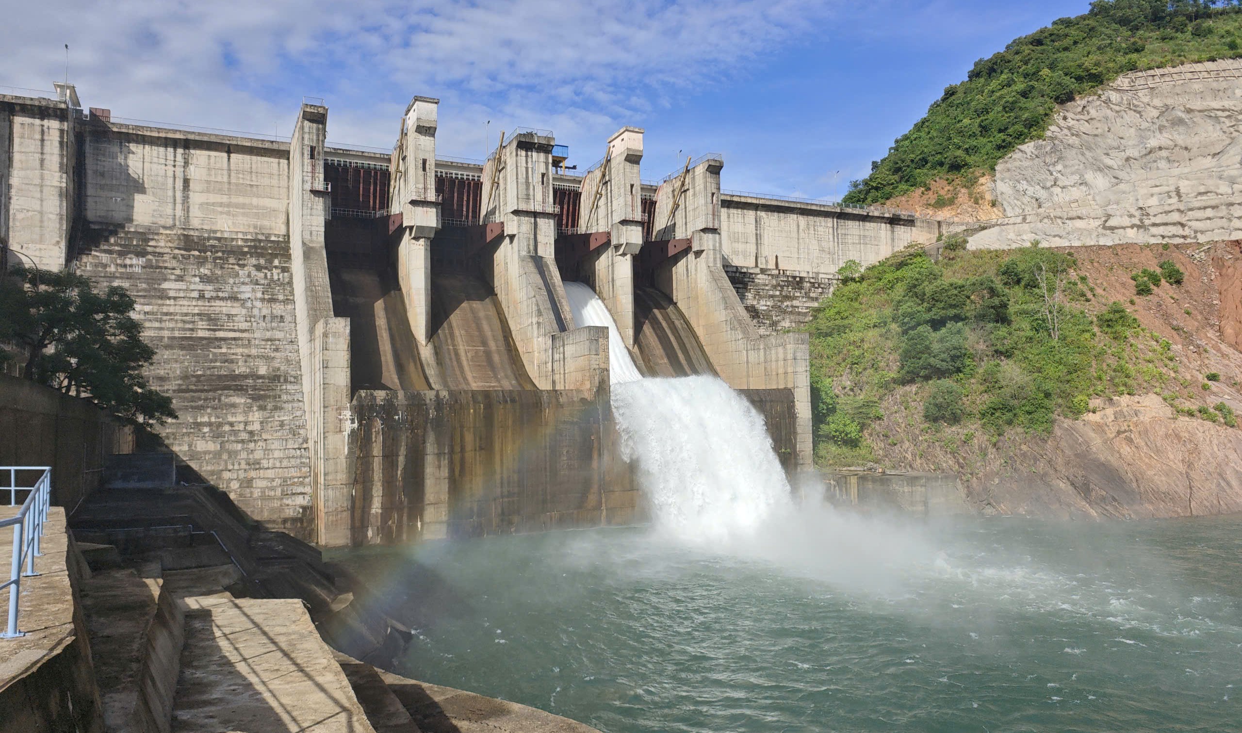 Điều tiết hồ thủy điện Hương Điền, Bình Điền ứng phó với mưa lớn