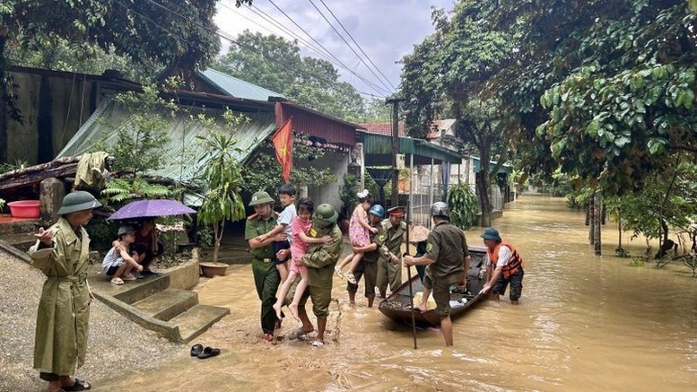Huy động mọi lực lượng, phương tiện ứng phó với các nguy cơ thiên tai sau bão số 10