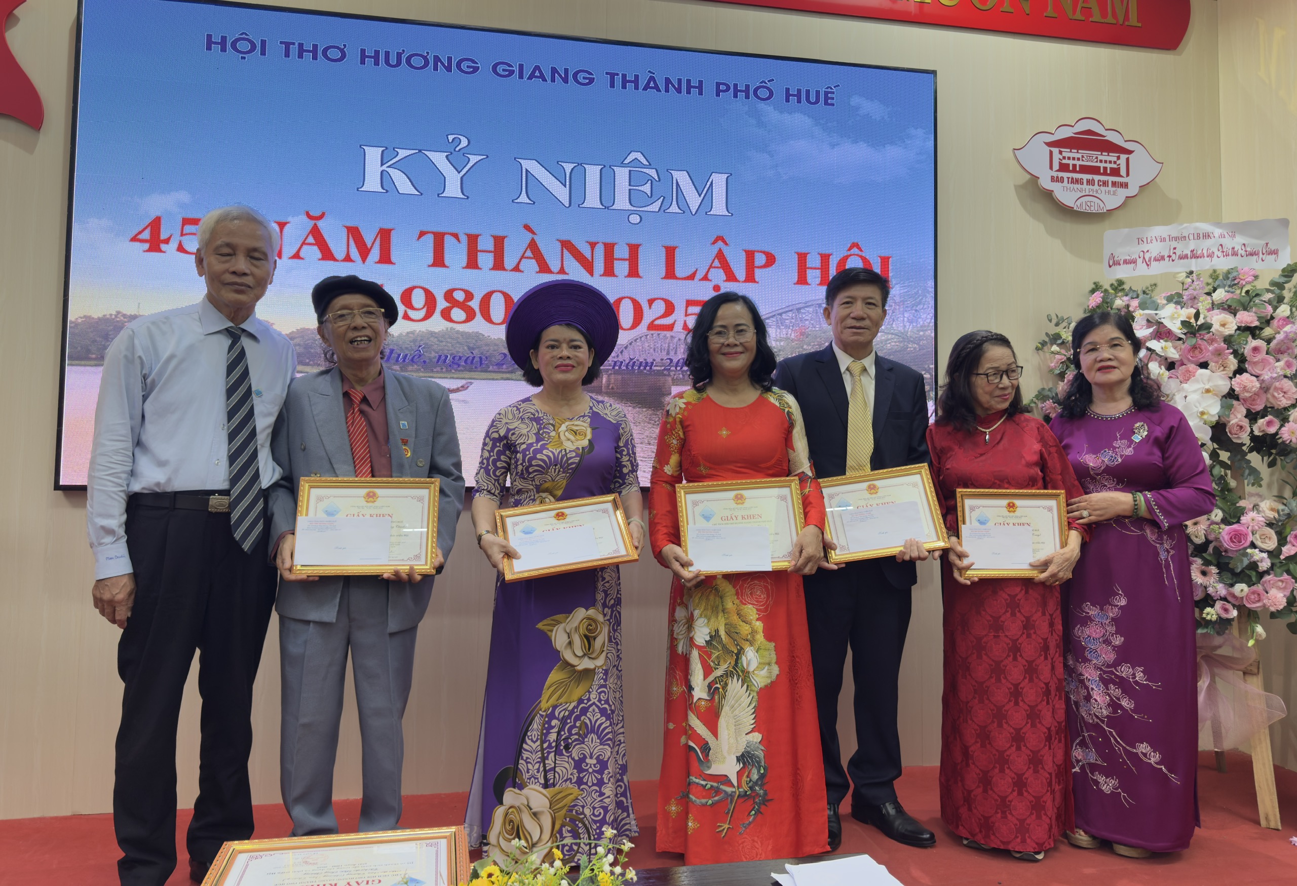 Hội thơ Hương Giang kỷ niệm 45 năm thành lập