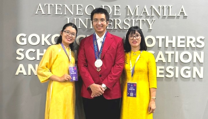 Tuyển dụng giáo viên cho Trường THPT Chuyên Quốc Học - Huế