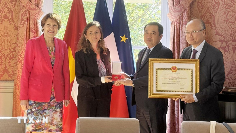 Việt-Pháp thúc đẩy hợp tác kinh tế biển xanh và môi trường bền vững