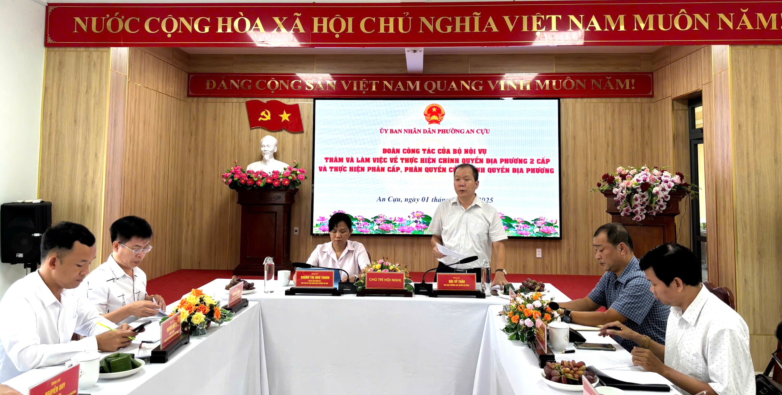 Làm việc với phường An Cựu về việc triển khai mô hình chính quyền địa phương 2 cấp