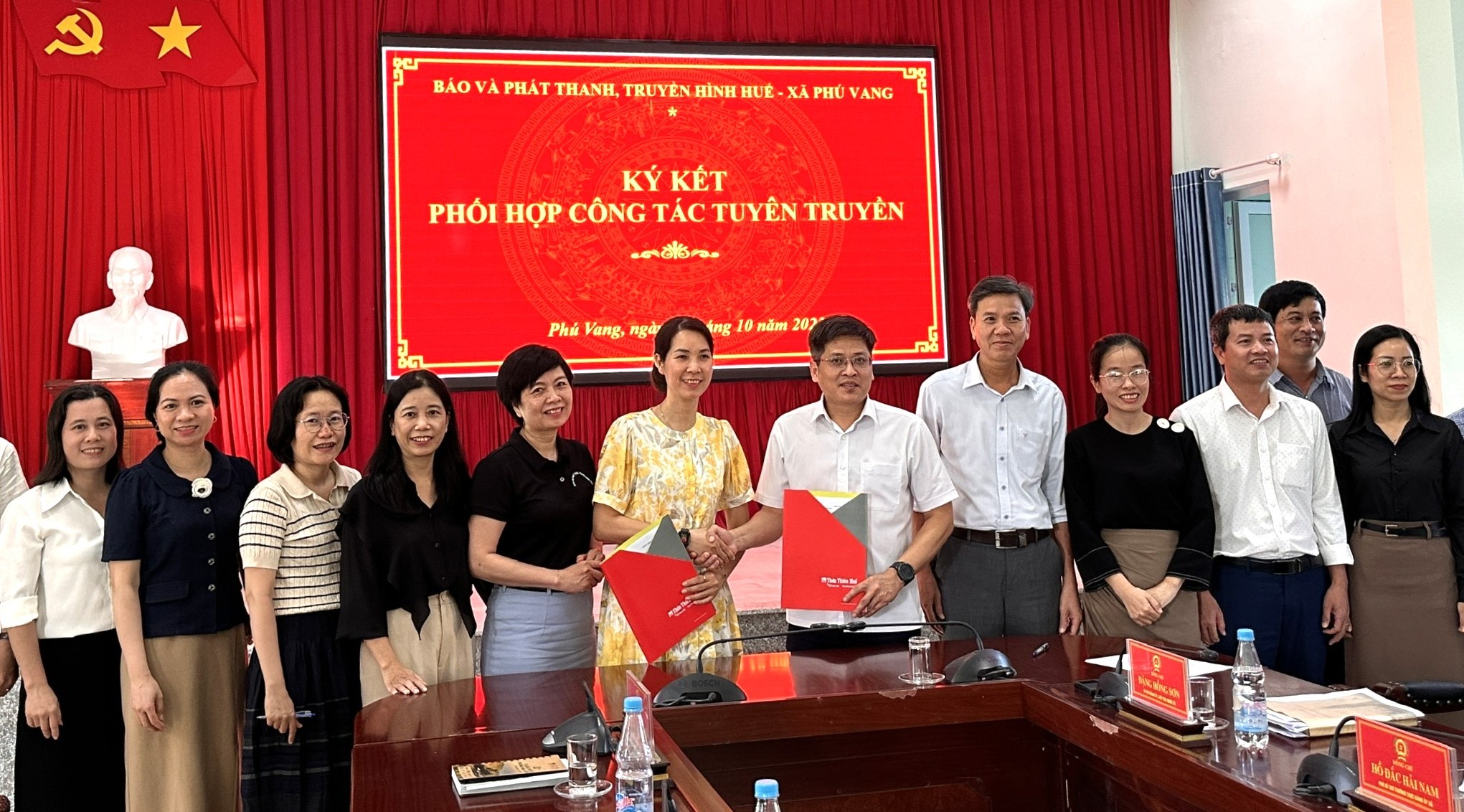 Báo và Phát thanh, Truyền hình Huế làm việc với xã Phú Vang về phối hợp tuyên truyền