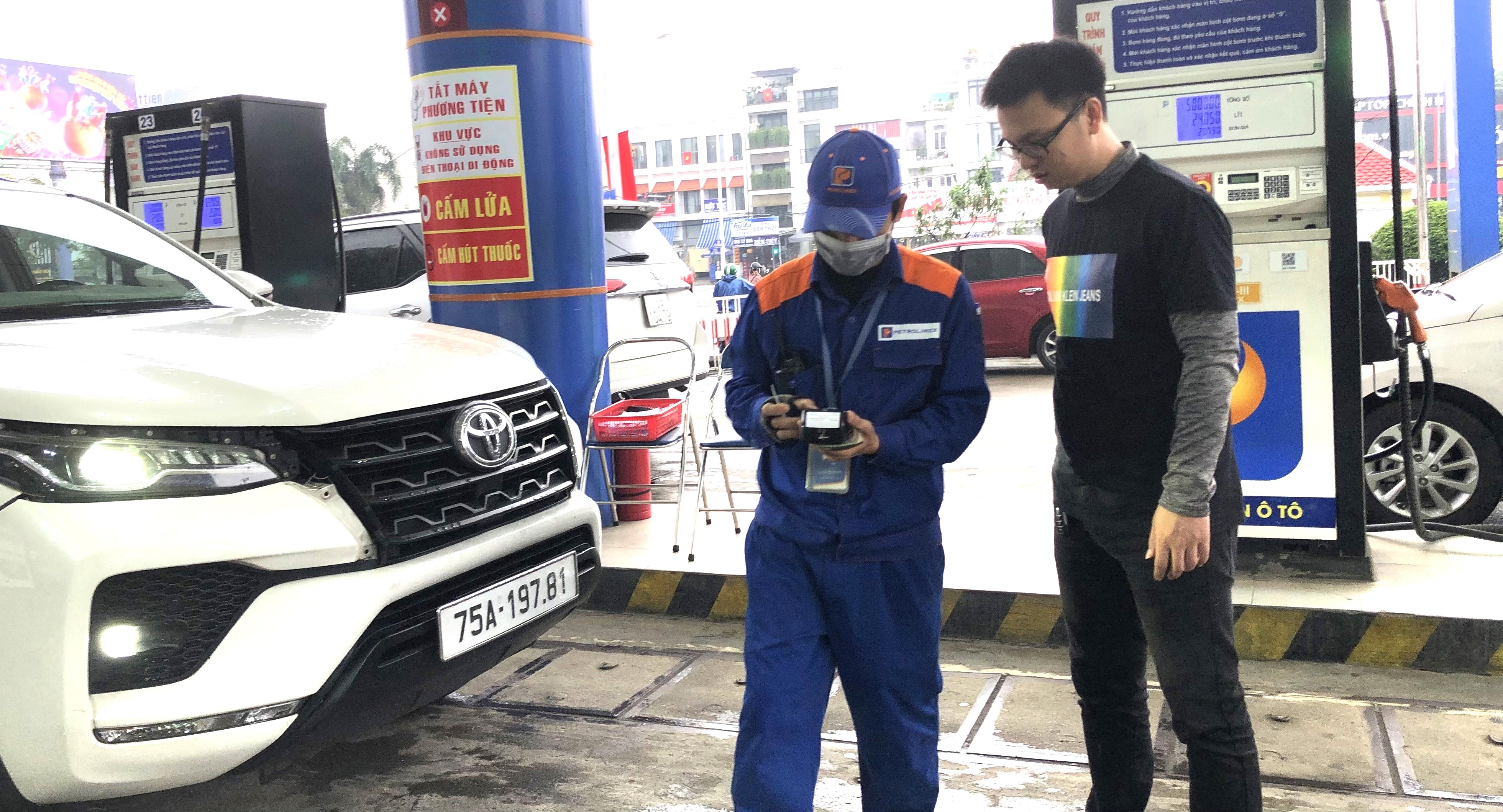 Giá xăng, dầu cùng tăng so với tuần trước