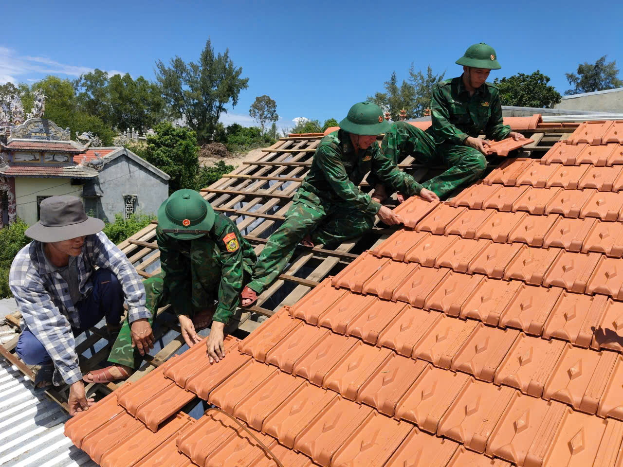 Sửa chữa nhà cho hộ gia đình chính sách ảnh hưởng bão số 10