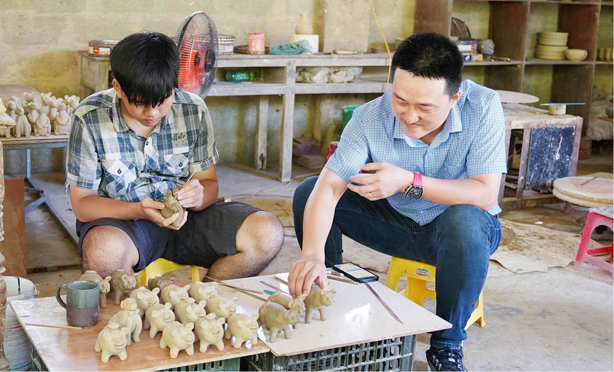 Làng nghề phải sống được bằng đơn hàng