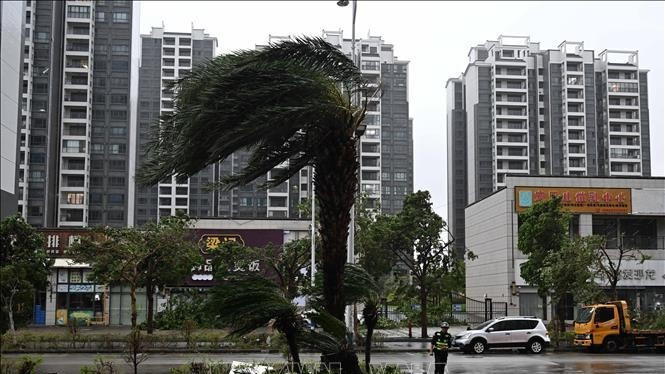 Trung Quốc ban hành cảnh báo đỏ về bão Matmo