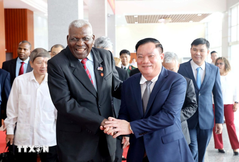 Chủ tịch Quốc hội Cuba thăm Bảo tàng Lịch sử Quân sự Việt Nam